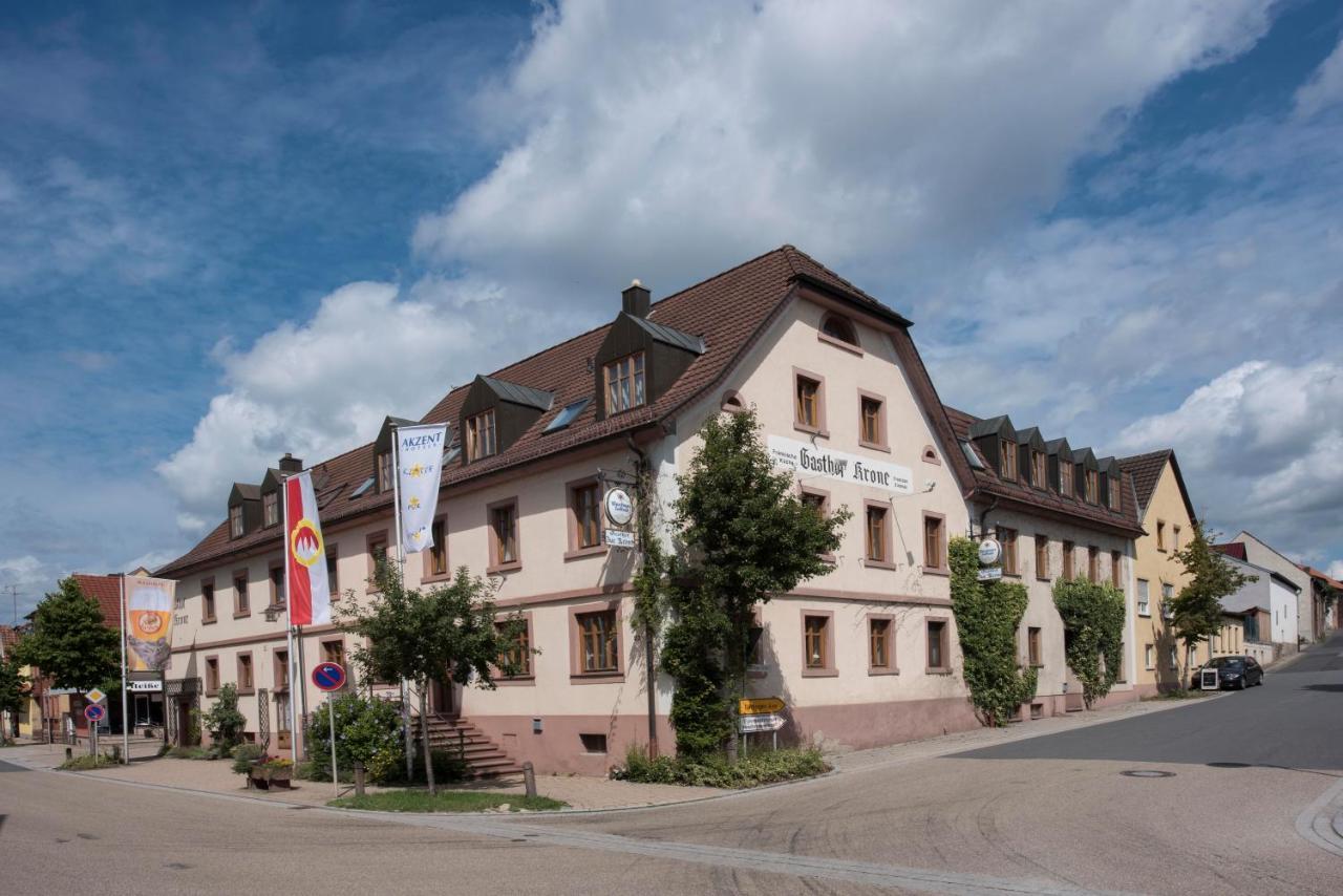 Akzent Hotel Krone Helmstadt Exterior foto