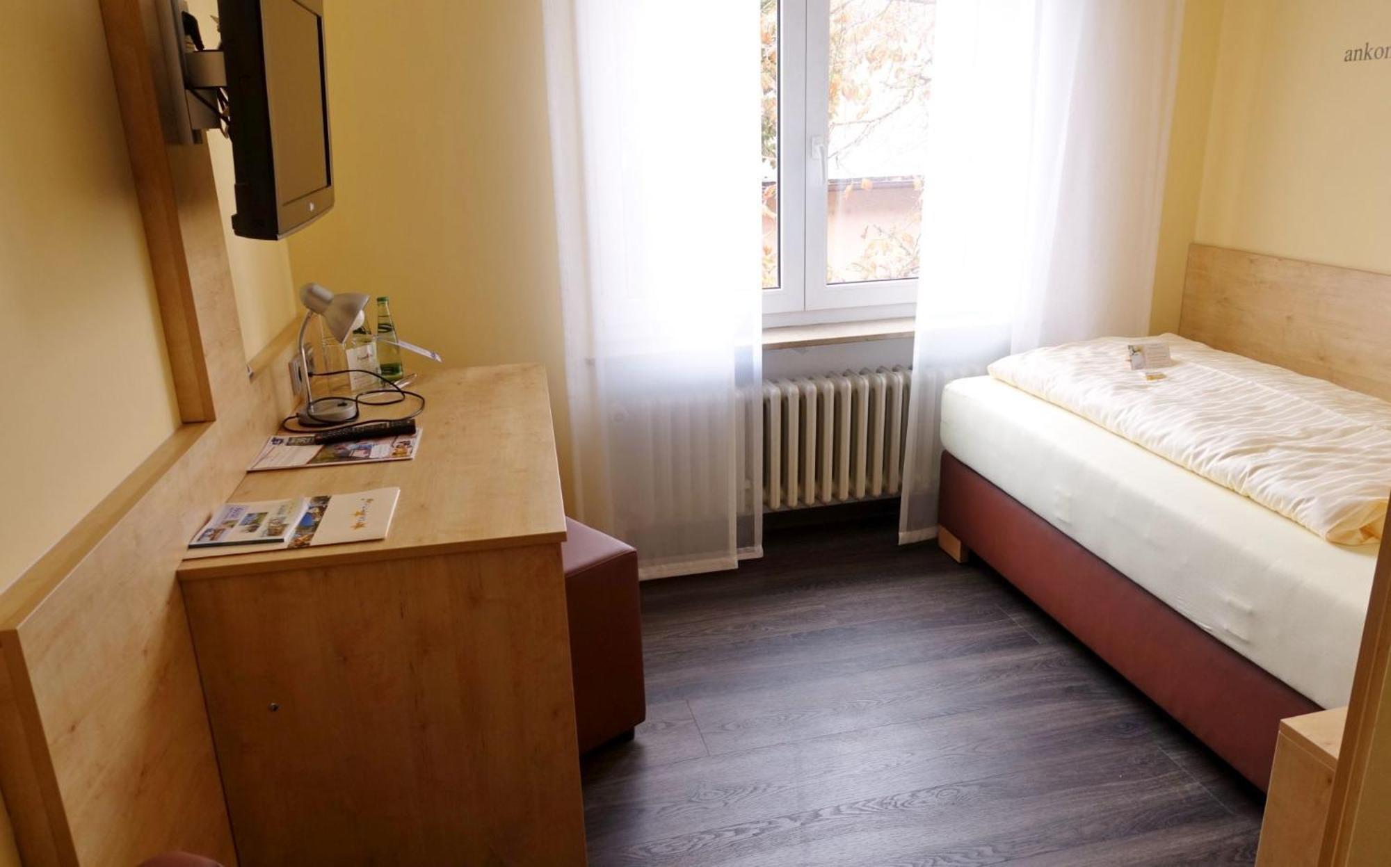 Akzent Hotel Krone Helmstadt Exterior foto