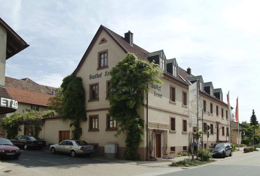 Akzent Hotel Krone Helmstadt Exterior foto